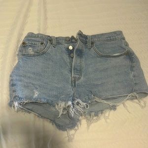 Light wash Levi shorts, size 27